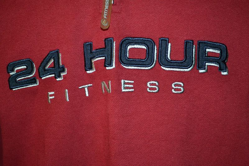 24 HOUR FITNESS RED PULLOVER SWEATER MENS LARGE NWT  