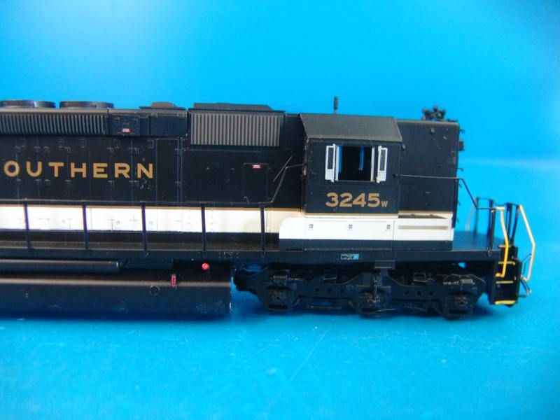 Athearn HO Scale SD40 2 Southern Locomotive Model Train DC Diesel 