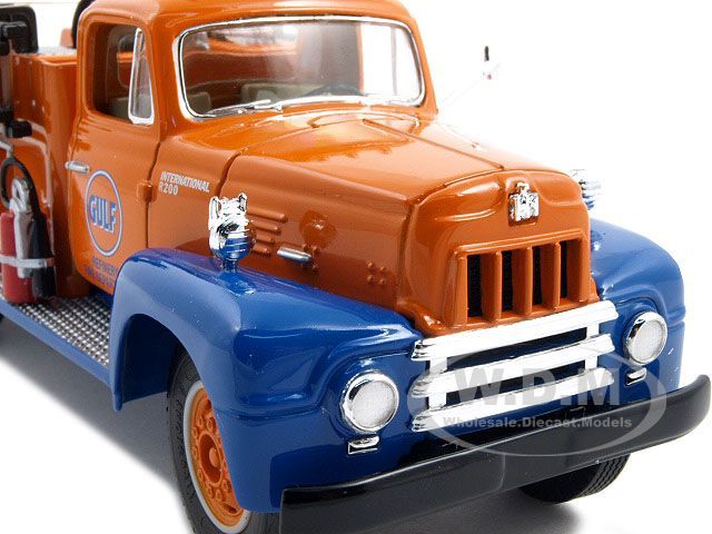 Brand new 134 scale diecast 1957 International R 200 Gulf Fire Truck 