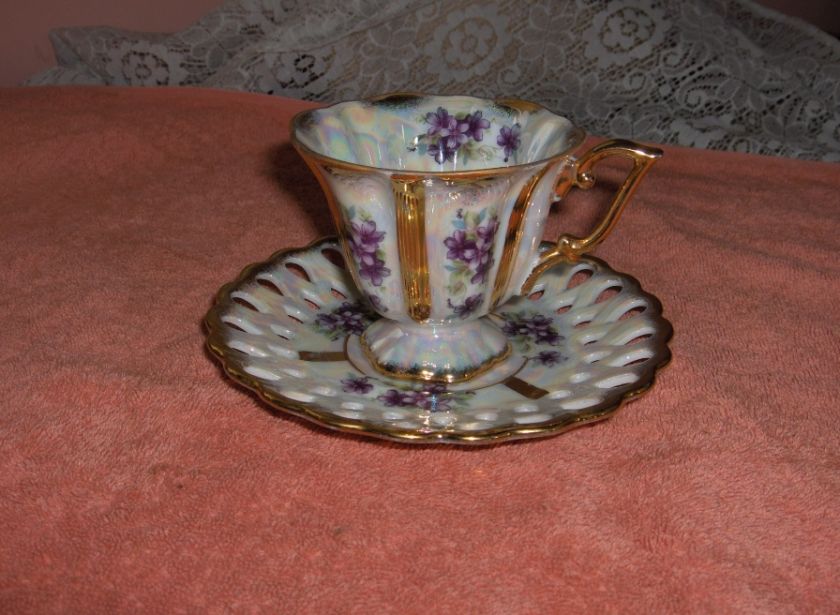 up for sale is a beautiful china 1940 or 50