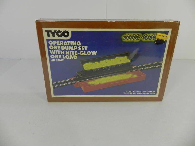 Tyco train Ho 916 Nite Glow Operating Ore Dump set Glow Ore  