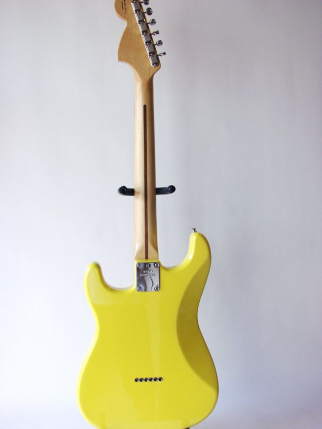 FENDER TOM DELONGE  GET IT FAST  FREE PRIORITY SHIP  YELLOW 