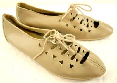 VTG tan cut out MOD lace up flats ballet shoes 6/7  