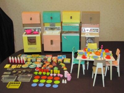 RETRO VINTAGE 1958 DELUXE READING DREAM KITCHEN 16 BARBIE DOLLHOUSE 