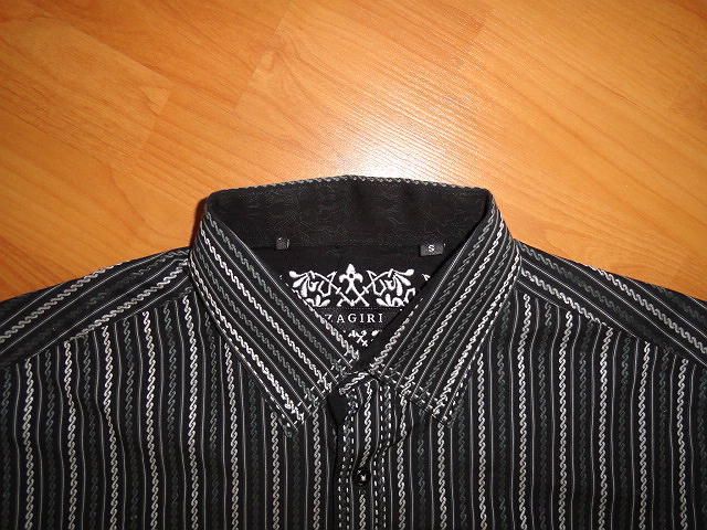 ZAGIRI LONG SLEEVE BUTTON UP SHIRT SMALL  