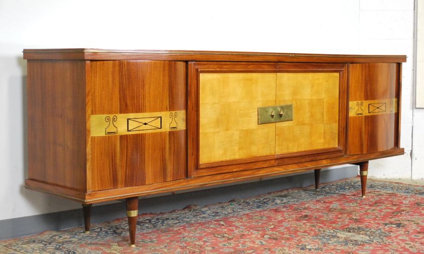 MID CENTURY MODERN BOW FRONT DOORS SIDEBOARD, CA. 1950S  