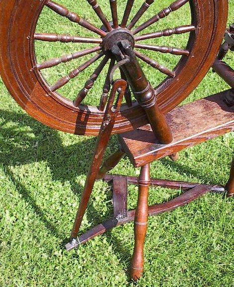 RARE ANTIQUE Spinning Wheel w/ Distaff EXCELLENT  