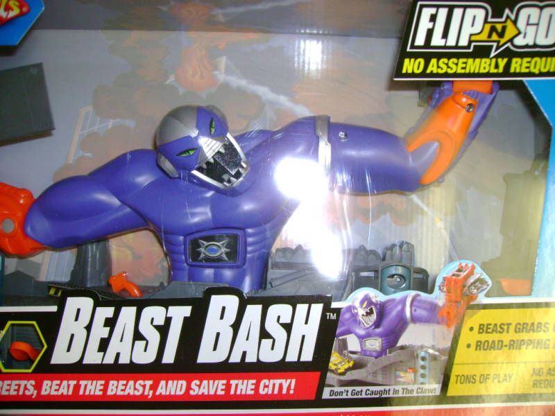 nip new hot wheels beast bash set talks flip n go RARE  