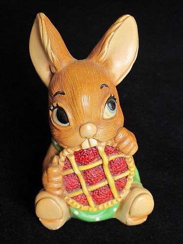 PICNIC MIDGE PENDELFIN RABBIT COLLECTABLE BUNNY FIGURE=  