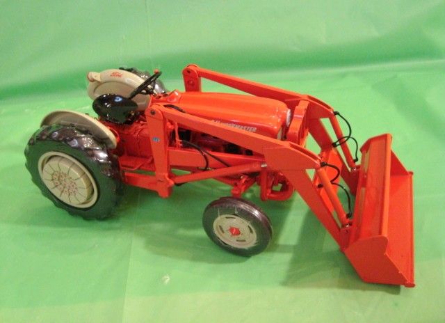 1957 FORD 641 WORKMASTER FARM TRACTOR w/ 725 LOADER Ertl 116 Scale 