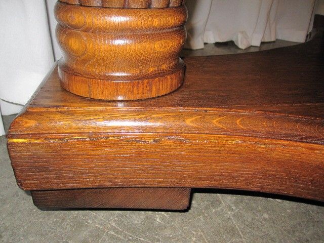 Oak 41 Round Lamp Table With 3 Column Pedestal On Base  