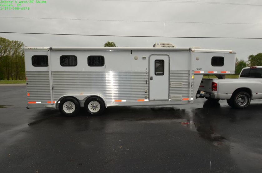   ES307 THREE HORSE TRAILER W/ LIVING QUARTERS in Trailers   Motors