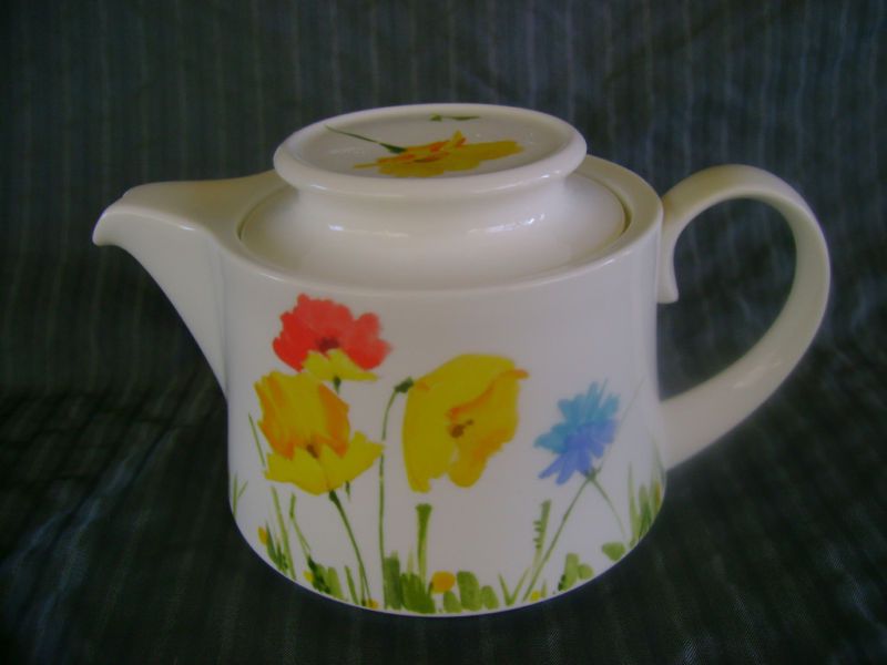 TEA POT UPTOWN MIKASA SUPER CERAM BONE CHINA PLUS A9006  