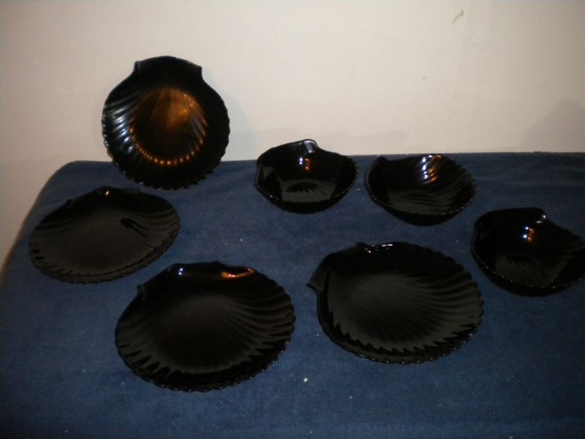   BLACK SEASHELL PLATES & BOWLS (7) SHELL SCALLOP ARCOPAL FRANCE  