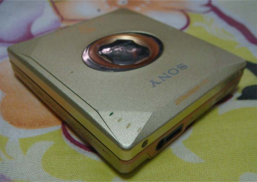 SONY WALKMAN PORTABLE MINIDISC MD PLAYER SONY MZ E501 MDLP GOLD COLOR 