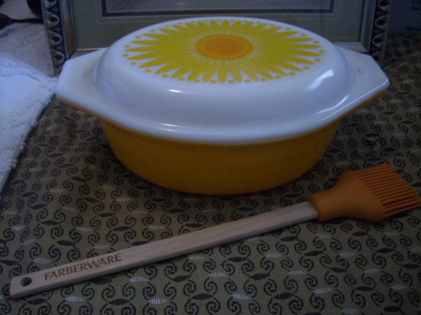 VINTAGE ORANGE PYREX CASSEROLE DISH W/LID 1.5 QUART A+  