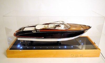 Lighted Model Runabout Speed Boat Wood Display Case 39  
