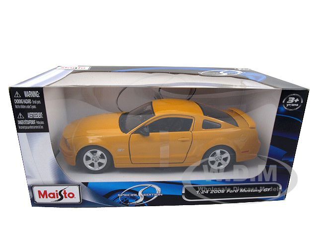 2006 FORD MUSTANG GT ORANGE 124 DIECAST CAR MODEL  