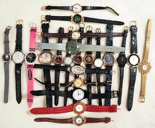   22 Ladies Quartz Wrist Watches, With Bands, Perfect for Re Sale  GG